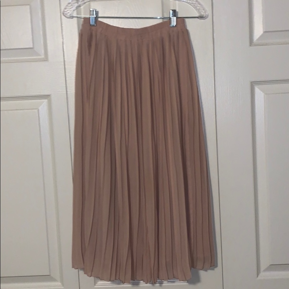 *$5 SALE!!* Blush Midi pleated skirt